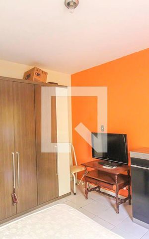 Casa à venda com 200m², 3 quartos e 2 vagas Casa à venda com 200m², 3 quartos e 2 vagasQuarto 1