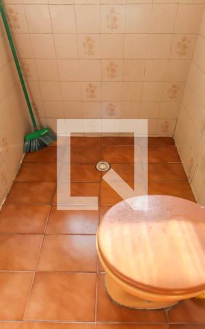 Casa à venda com 200m², 3 quartos e 2 vagas Casa à venda com 200m², 3 quartos e 2 vagasBanheiro 2