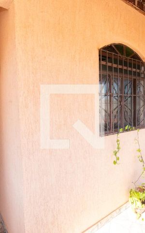 Casa à venda com 330m², 6 quartos e 2 vagas Casa à venda com 330m², 6 quartos e 2 vagasTerraço