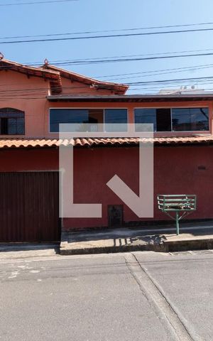 Casa à venda com 330m², 6 quartos e 2 vagas Casa à venda com 330m², 6 quartos e 2 vagasFachada