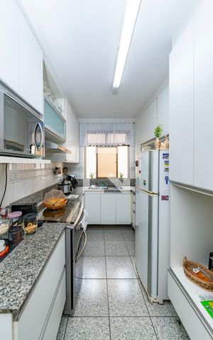 Apartamento à venda com 247m², 3 quartos e 2 vagas Apartamento à venda com 247m², 3 quartos e 2 vagasCozinha