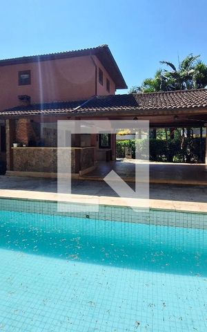 Casa de condomínio à venda com 480m², 6 quartos e 4 vagas Casa de condomínio à venda com 480m², 6 quartos e 4 vagasPiscina