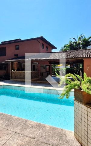 Casa de condomínio à venda com 480m², 6 quartos e 4 vagas Casa de condomínio à venda com 480m², 6 quartos e 4 vagasPiscina