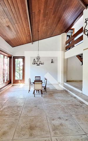 Casa de condomínio à venda com 480m², 6 quartos e 4 vagas Casa de condomínio à venda com 480m², 6 quartos e 4 vagasSala