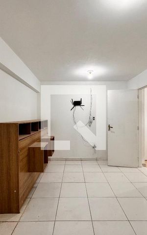 Casa para alugar com 36m², 1 quarto e sem vaga Casa para alugar com 36m², 1 quarto e sem vagaSuite