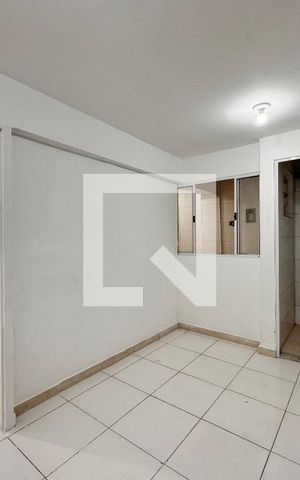 Casa para alugar com 36m², 1 quarto e sem vaga Casa para alugar com 36m², 1 quarto e sem vagaSuite