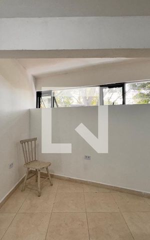 Casa para alugar com 36m², 1 quarto e sem vaga Casa para alugar com 36m², 1 quarto e sem vagaSala