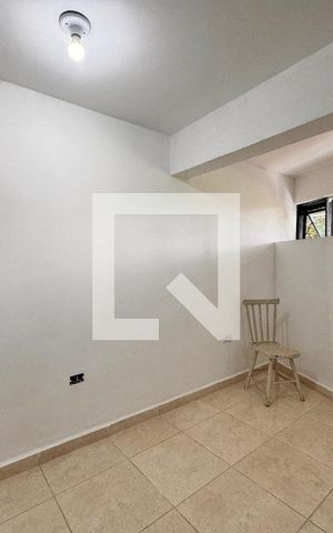 Casa para alugar com 36m², 1 quarto e sem vaga Casa para alugar com 36m², 1 quarto e sem vagaSala