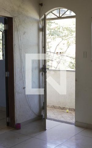 Casa para alugar com 75m², 2 quartos e sem vagaSala