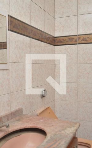 Casa à venda com 150m², 3 quartos e 2 vagasBanheiro da Suíte 2