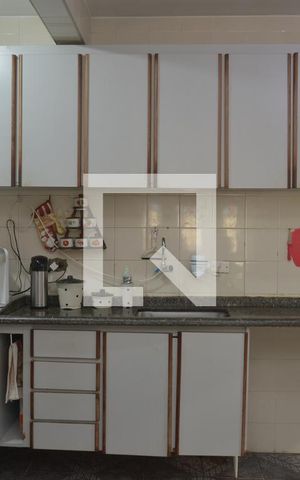 Casa à venda com 150m², 3 quartos e 2 vagasCozinha - Armários