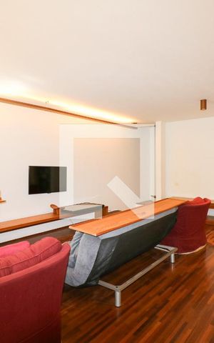 Casa para alugar com 450m², 4 quartos e 4 vagas Casa para alugar com 450m², 4 quartos e 4 vagasSala de Estar
