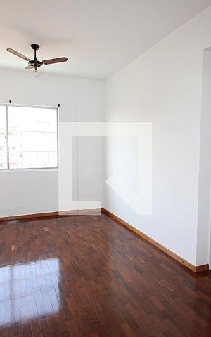 Apartamento para alugar com 67m², 2 quartos e 1 vagaSala