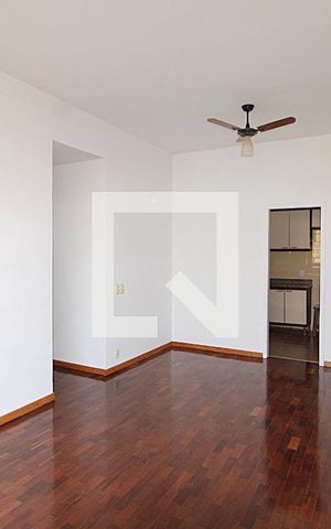 Apartamento para alugar com 67m², 2 quartos e 1 vagaSala