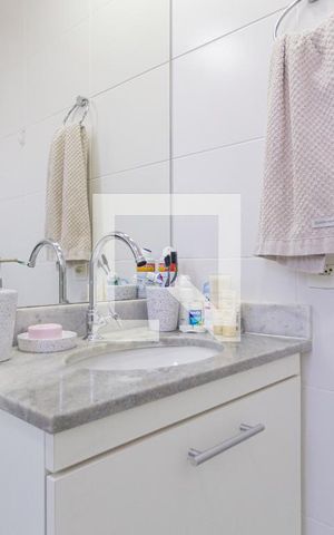 Apartamento à venda com 56m², 2 quartos e 2 vagasBanheiro da suíte