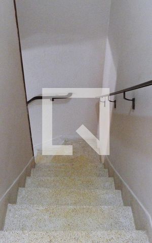 Casa de condomínio para alugar com 70m², 2 quartos e 1 vagaEscada