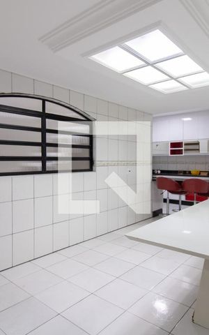 Casa à venda com 295m², 3 quartos e 2 vagas Casa à venda com 295m², 3 quartos e 2 vagasCozinha