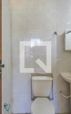 Casa para alugar com 100m², 3 quartos e 1 vaga Casa para alugar com 100m², 3 quartos e 1 vagaBanheiro