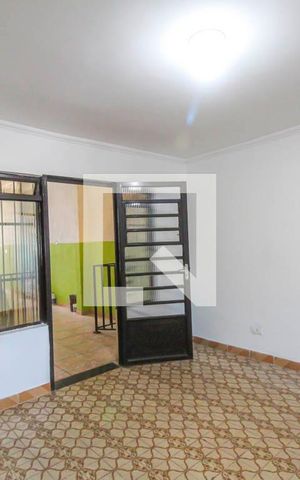 Casa para alugar com 100m², 3 quartos e 1 vaga Casa para alugar com 100m², 3 quartos e 1 vagaSala