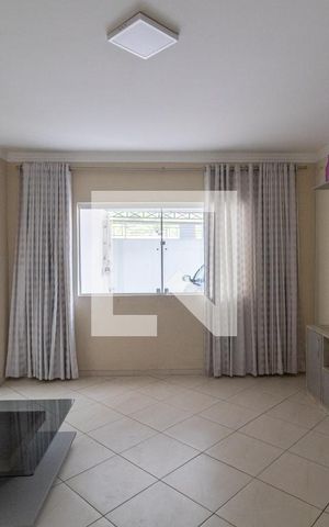 Casa à venda com 150m², 3 quartos e 2 vagas Casa à venda com 150m², 3 quartos e 2 vagasSala