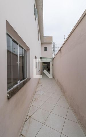 Casa à venda com 150m², 3 quartos e 2 vagas Casa à venda com 150m², 3 quartos e 2 vagasCorredor Lateral