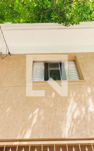 Casa à venda com 106m², 2 quartos e sem vaga Casa à venda com 106m², 2 quartos e sem vagaFachada