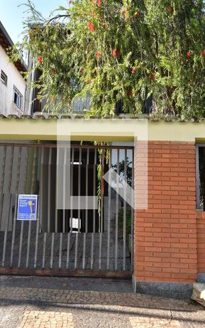 Casa à venda com 325m², 6 quartos e 3 vagasFachada