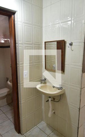 Casa à venda com 325m², 6 quartos e 3 vagasBanheiro 2