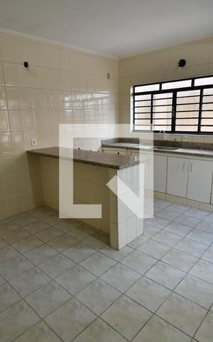Casa à venda com 325m², 6 quartos e 3 vagasCozinha