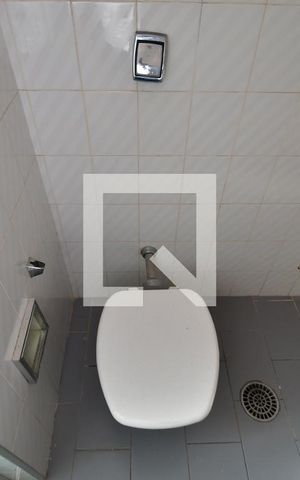 Casa à venda com 325m², 6 quartos e 3 vagasBanheiro 1