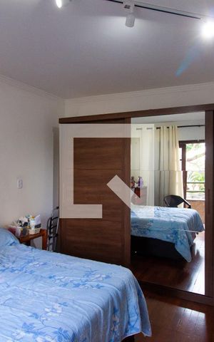 Casa à venda com 250m², 3 quartos e 10 vagas Casa à venda com 250m², 3 quartos e 10 vagasQuarto Suíte