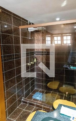 Casa à venda com 314m², 3 quartos e 3 vagas Casa à venda com 314m², 3 quartos e 3 vagasBanheiro da Suíte