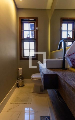 Casa à venda com 314m², 3 quartos e 3 vagas Casa à venda com 314m², 3 quartos e 3 vagasLavabo