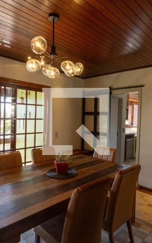 Casa à venda com 314m², 3 quartos e 3 vagas Casa à venda com 314m², 3 quartos e 3 vagasSala de Jantar