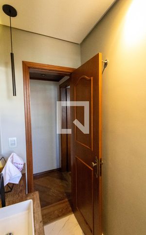 Casa à venda com 314m², 3 quartos e 3 vagas Casa à venda com 314m², 3 quartos e 3 vagasLavabo
