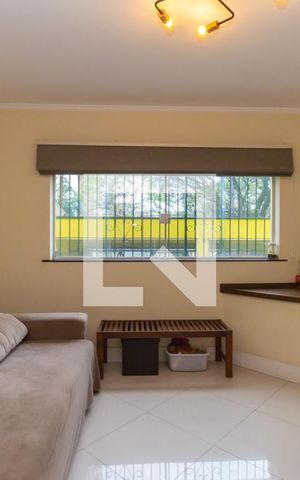 Casa à venda com 206m², 3 quartos e 2 vagas Casa à venda com 206m², 3 quartos e 2 vagasSala