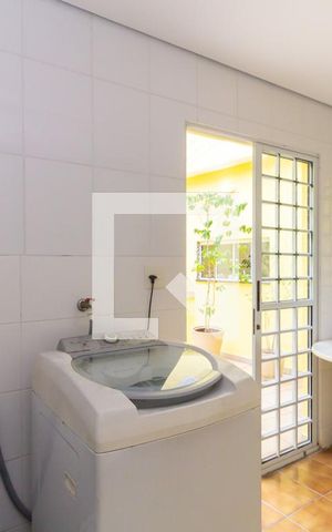 Casa à venda com 206m², 3 quartos e 2 vagas Casa à venda com 206m², 3 quartos e 2 vagasLavanderia