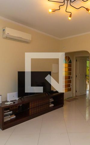 Casa à venda com 206m², 3 quartos e 2 vagas Casa à venda com 206m², 3 quartos e 2 vagasSala