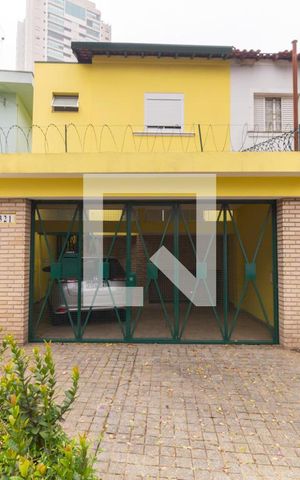 Casa à venda com 206m², 3 quartos e 2 vagas Casa à venda com 206m², 3 quartos e 2 vagasFachada
