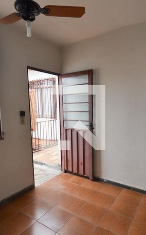Casa à venda com 104m², 4 quartos e 2 vagasQuarto Área serviço