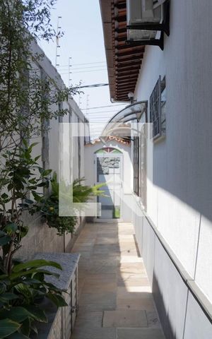 Casa à venda com 375m², 3 quartos e 4 vagas Casa à venda com 375m², 3 quartos e 4 vagasÁrea externa