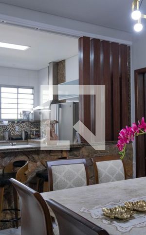 Casa à venda com 375m², 3 quartos e 4 vagas Casa à venda com 375m², 3 quartos e 4 vagasCopa