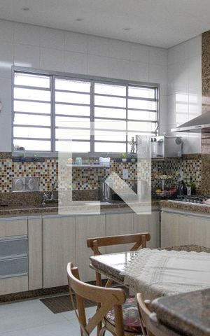 Casa à venda com 375m², 3 quartos e 4 vagas Casa à venda com 375m², 3 quartos e 4 vagasCozinha
