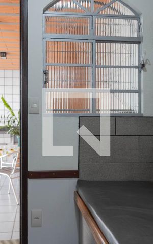 Casa à venda com 375m², 3 quartos e 4 vagas Casa à venda com 375m², 3 quartos e 4 vagasQuarto de Serviço