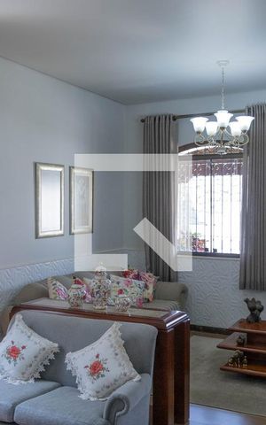 Casa à venda com 375m², 3 quartos e 4 vagas Casa à venda com 375m², 3 quartos e 4 vagasSala