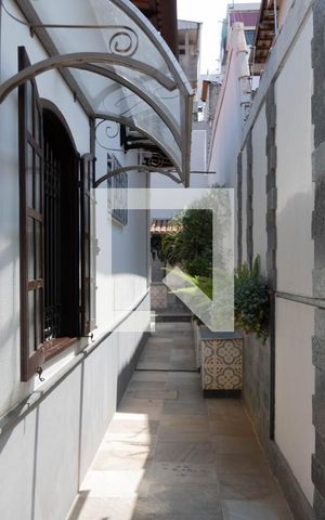 Casa à venda com 375m², 3 quartos e 4 vagas Casa à venda com 375m², 3 quartos e 4 vagasÁrea externa