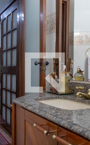 Casa à venda com 375m², 3 quartos e 4 vagas Casa à venda com 375m², 3 quartos e 4 vagasBanheiro Social