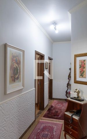 Casa à venda com 375m², 3 quartos e 4 vagas Casa à venda com 375m², 3 quartos e 4 vagasCorredor