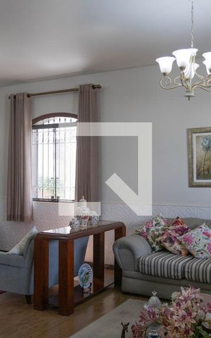 Casa à venda com 375m², 3 quartos e 4 vagas Casa à venda com 375m², 3 quartos e 4 vagasSala