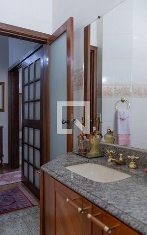 Casa à venda com 375m², 3 quartos e 4 vagas Casa à venda com 375m², 3 quartos e 4 vagasBanheiro Social